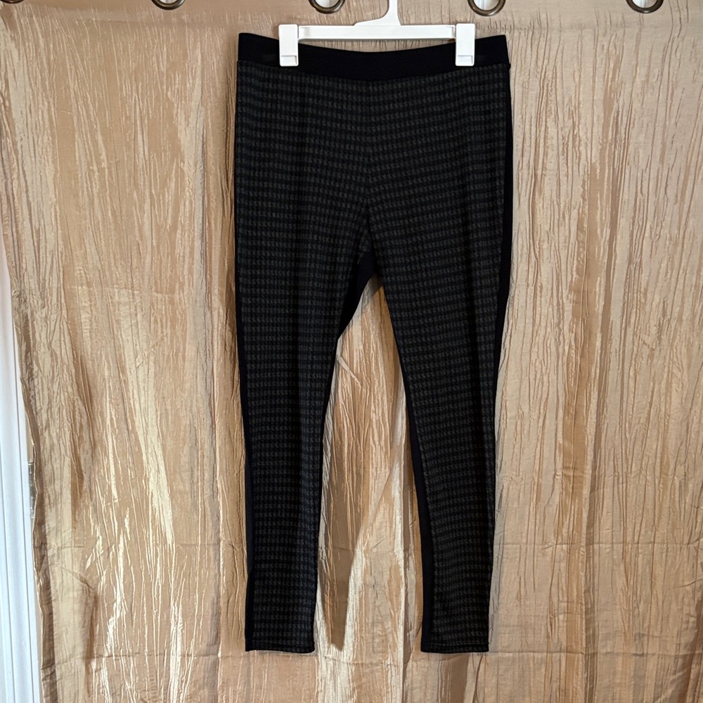 HUE Black and Gray Leggings